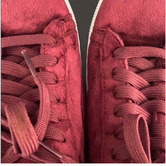 Puma Vikky Platform Velvet Sneakers - Picture 4 of 4